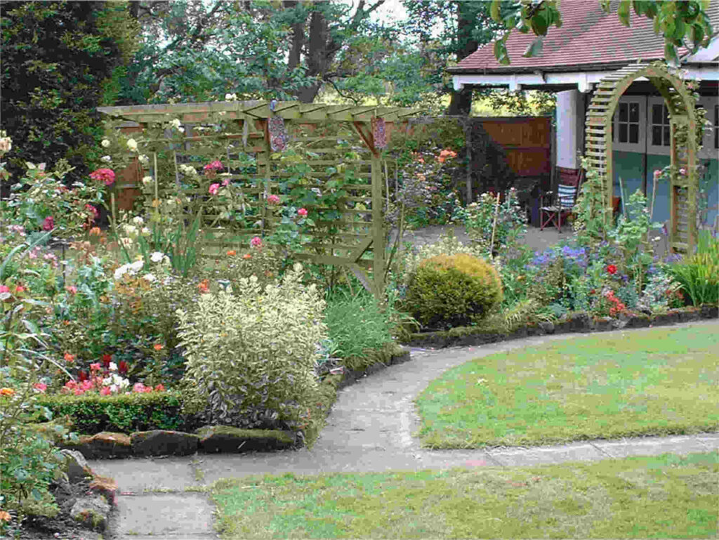 Pretty borders leading to a large shed.